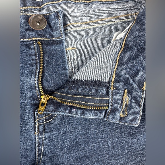 Y2K No Boundaries Short Denim Shorts with Frayed Hem - Picture 4 of 4